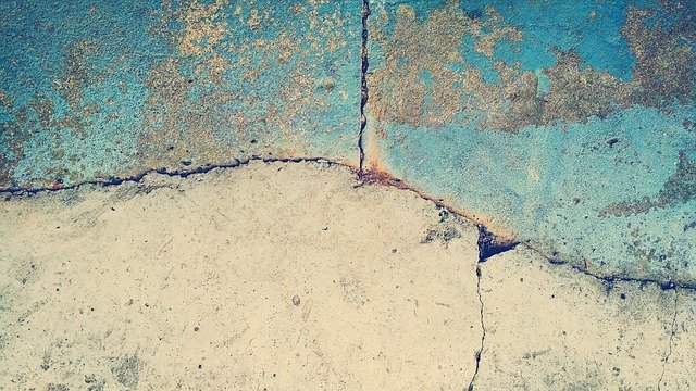 popraskaný beton.jpg